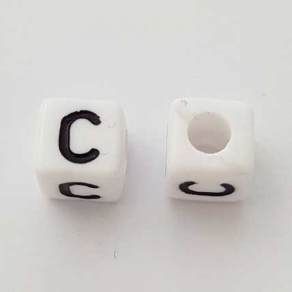 Perle Carr&eacute; Lettre C Blanc Noir 8mm