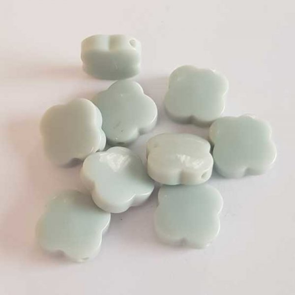 Perle plate plastique carr&eacute; bleu 13 mm N&deg;01