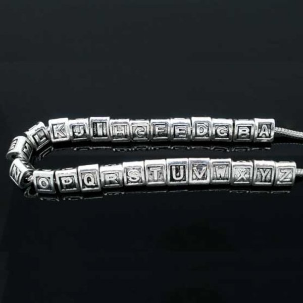 Perle triangle charms alphabet N&deg;02 lettre C m&eacute;tal argent&eacute; 8x9 mm