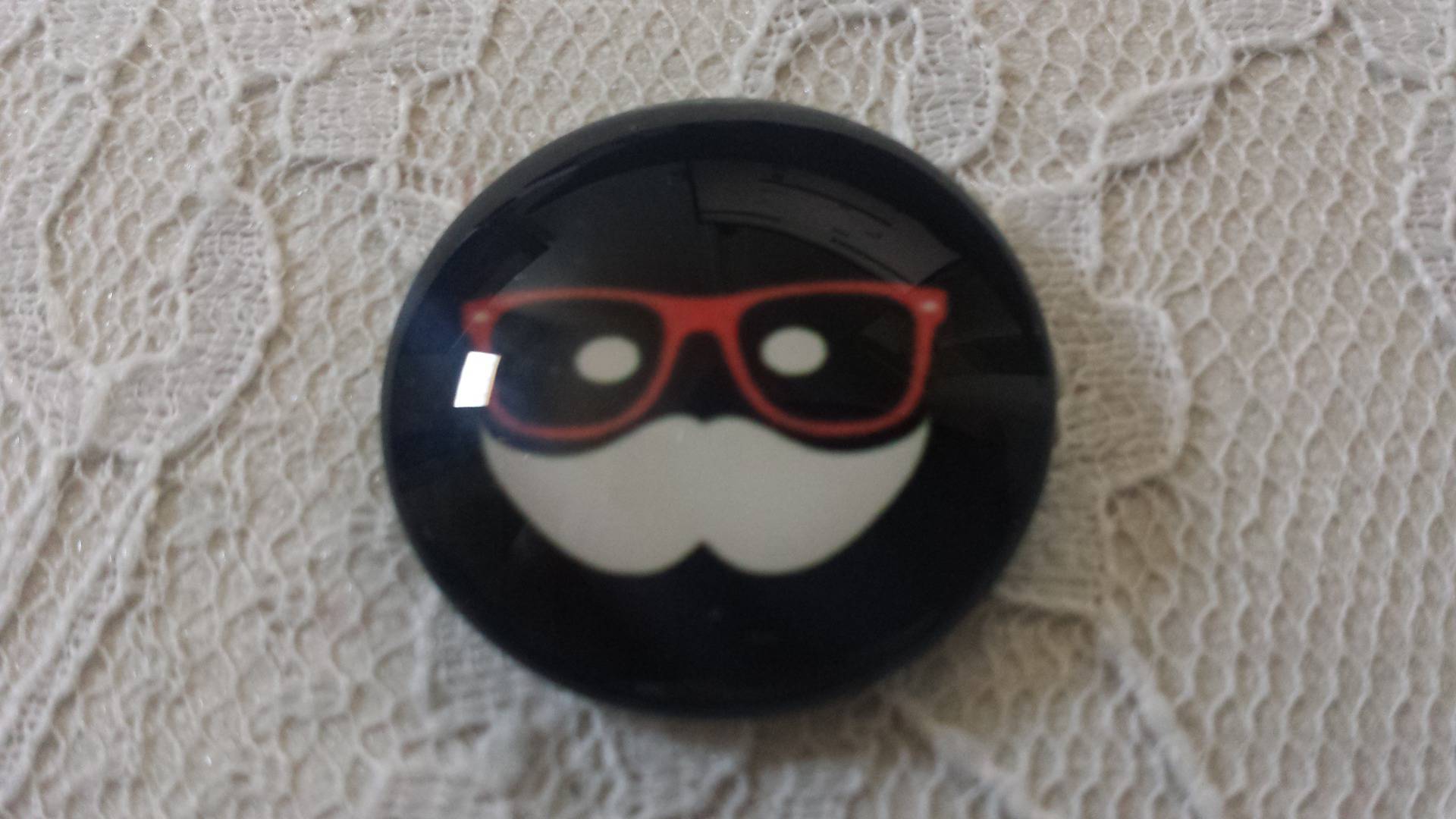 glazen cabochon rond 25mm snor 044 