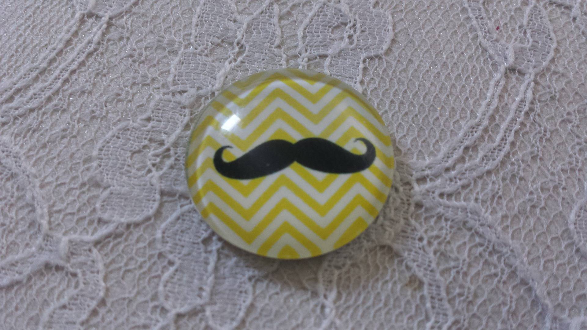 glazen cabochon rond 25mm snor 033 