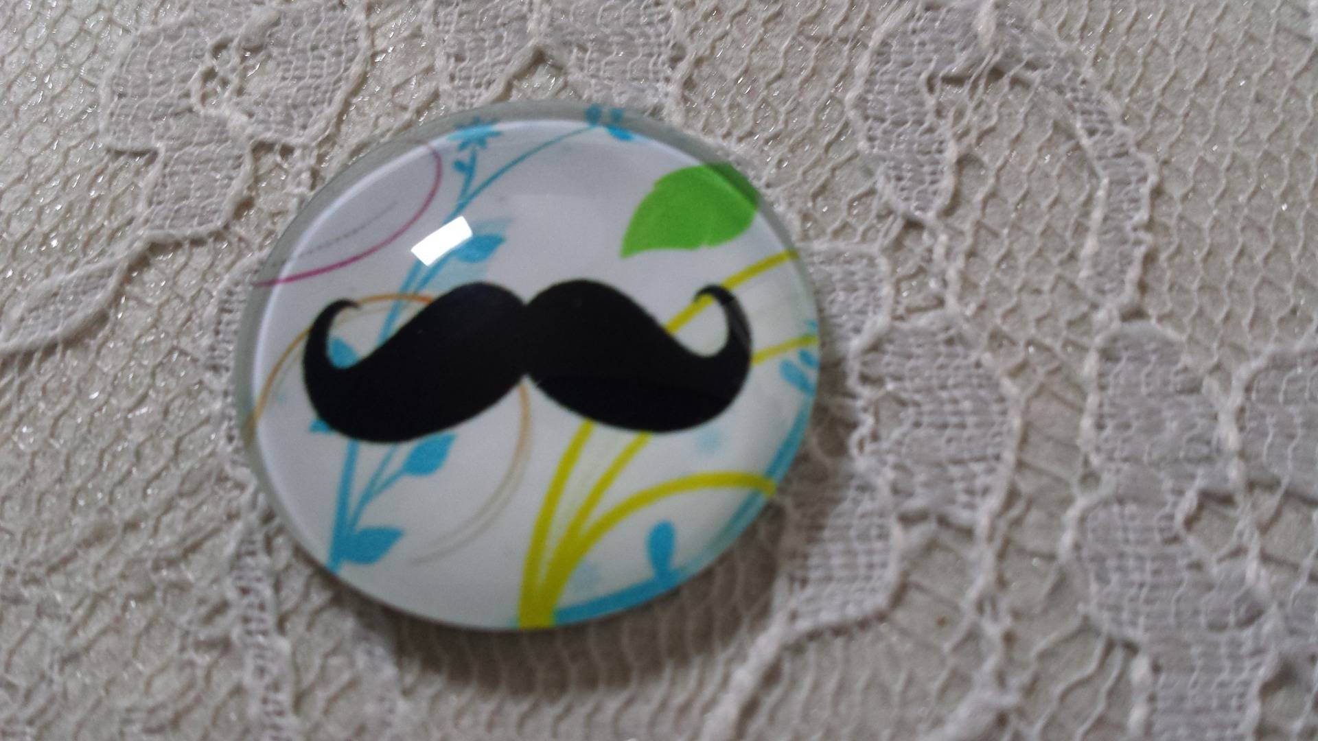 glazen cabochon rond 25mm snor 031 