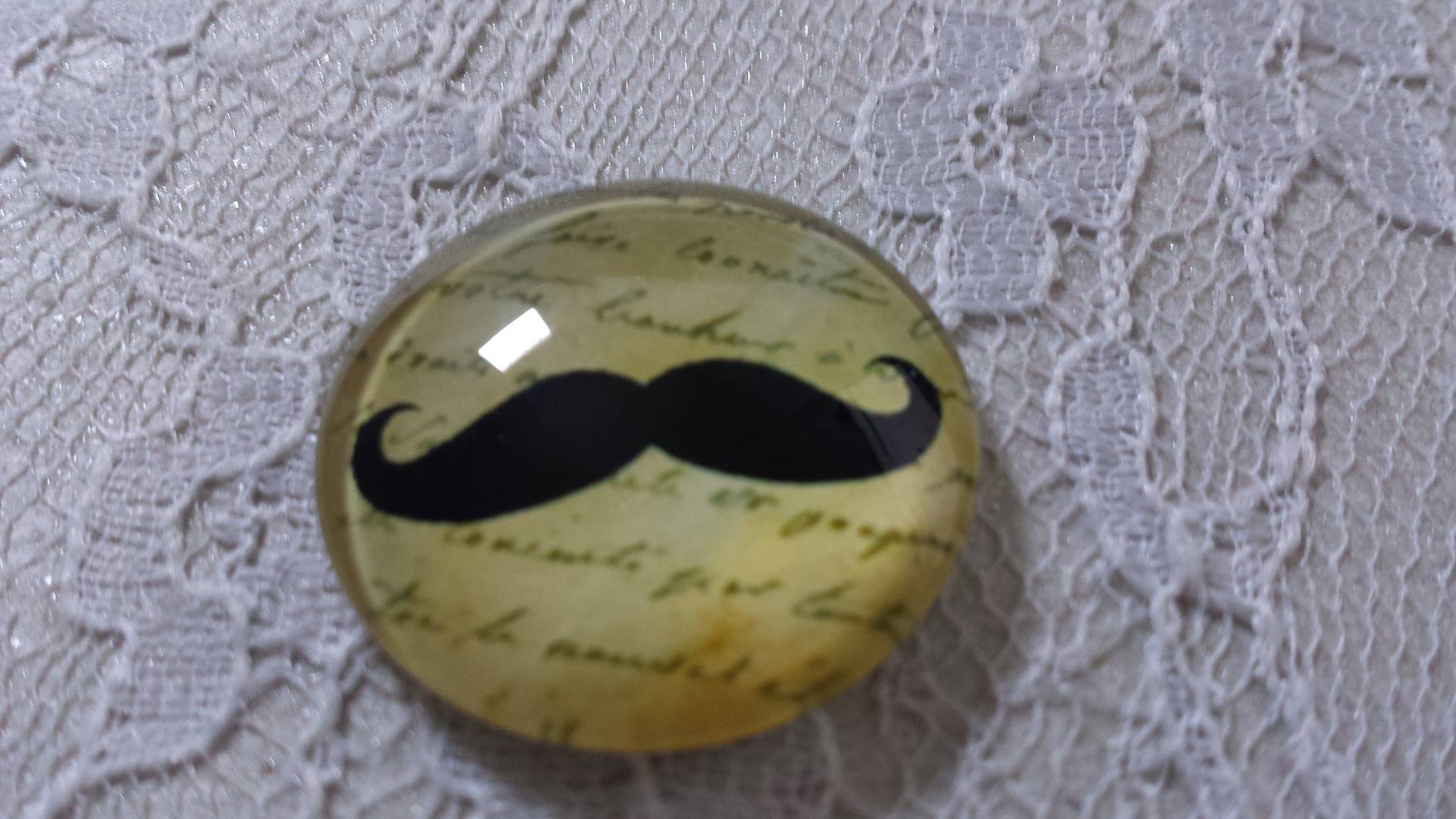 glazen cabochon rond 25mm snor 020 