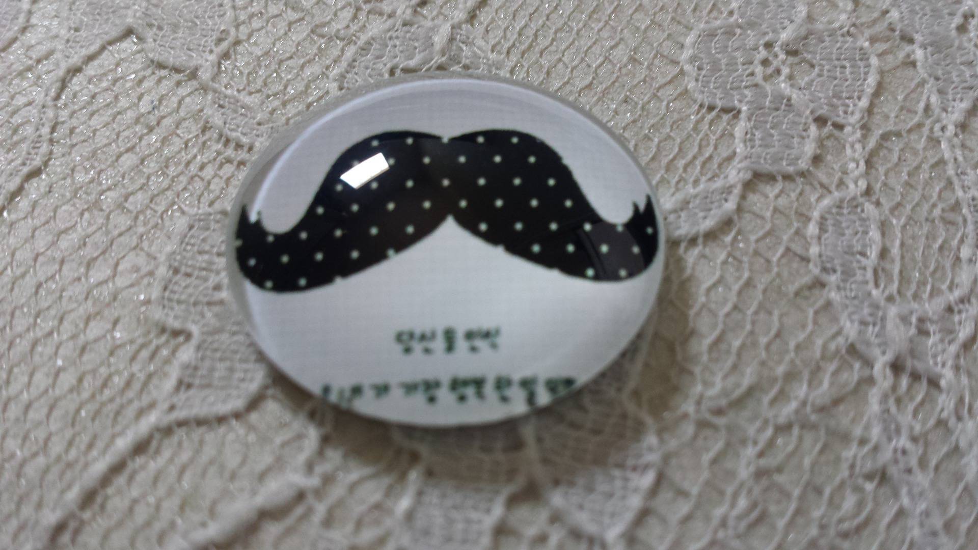 glazen cabochon rond 25mm snor 018 