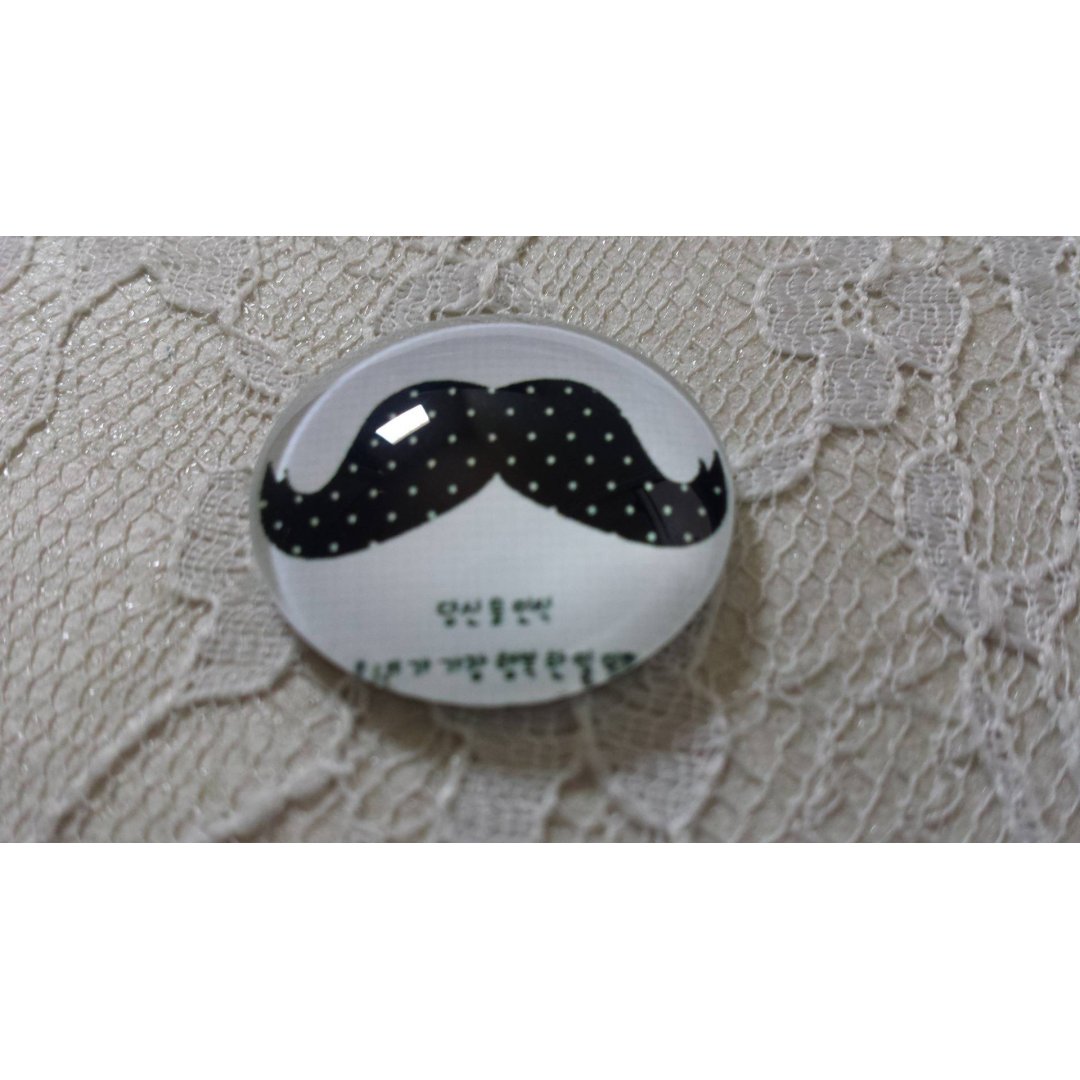 glazen cabochon rond 25mm snor 018 