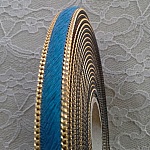 Plat blauw kalfsleer 10 mm bij 20 cm huid en ketting