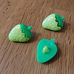 Mooie knopen, kinderen, baby's Aardbeienpatroon N°14 groen en pastelgroen