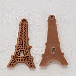 Bruine hars Eiffeltoren hanger bedel