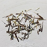 Klok Naald Charm - bronskleurige charm - steampunk