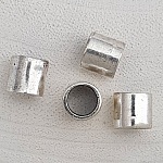 Zilveren buis kraal N°04