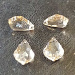 Hanger in gefacetteerde glazen druppel N°01-01