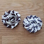 Gerafelde stoffen bloem nr. 09