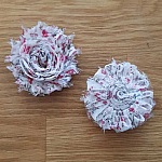 Gerafelde stoffen bloem nr. 33