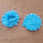 Gerafelde stoffen bloem nr. 57