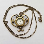 Antiek bronzen hartenhorloge met ketting