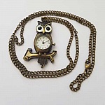 Antiek bronzen uilhorloge met ketting