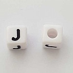 Perle Carré Lettre J Blanc Noir 8mm