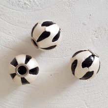 Ronde lederen kraal N°04 Parelwit