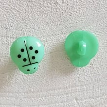 Mooie knopen, kinderen, baby's Lieveheersbeestje patroon N°01-08 Pastel groen
