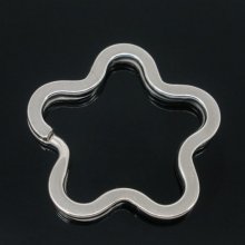Bloemvormige sleutelhanger 34 x 35 mm