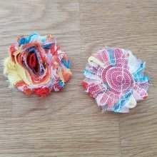 Gerafelde stoffen bloem nr. 52