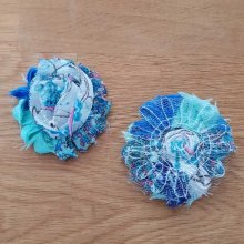 Gerafelde stoffen bloem nr. 86