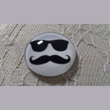 glazen cabochon rond 25mm snor 012 