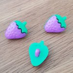 Knopen, kinderen, baby's Aardbeienpatroon N°05 groen en paars