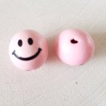 Houten kraal hoofd karakter N°06 Roze