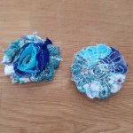 Gerafelde stoffen bloem nr. 82