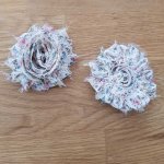 Gerafelde stoffen bloem nr. 84