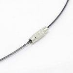 1 leigrijs starre halsketting met schroefsluiting N°01