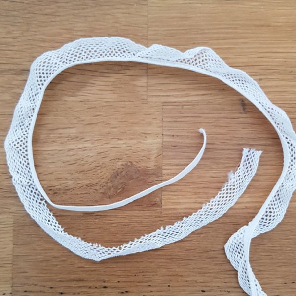 Witte elastische 4,5 mm kant om te naaien