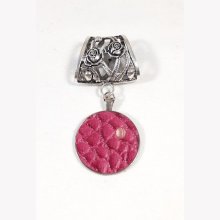 Bijou de foulard avec cuir