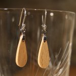 beukenhouten oorbellen ethische houten sieraden, natuurjuwelen, handgemaakt