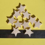 Miniatuur sterbeeldje met 5 doorboorde takken, kerstversiering om te versieren en op te hangen, massief hout