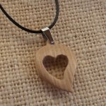 hart hanger van essenhout, hout bruiloft, valentijnsdag, hout en natuur sieraden, handgemaakt