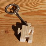 handgemaakte massief houten puzzelsleutelhanger