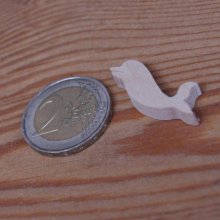 Miniatuur dolfijn beeldje 2,5 x 2,7 cm in hout, handgemaakt