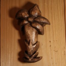 Gentiaanhout, gesneden en gewaxt notenhout, handgemaakt in Savoie, chalet interieurdecoratie