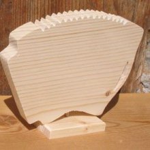 accordeon gemonteerd op een basis met muziekthema handgemaakt massief hout