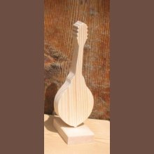 mandoline gemonteerd op een voetstuk decoratie houten instrument, handgemaakt