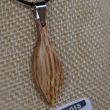houten hangerblad van gewaxt eikenhout, handgemaakt ethisch sieraad