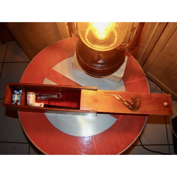 Vintage pijpenkist met pijp