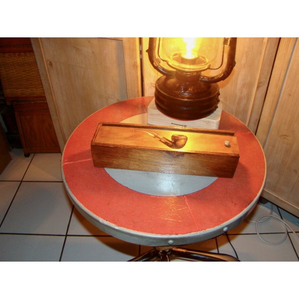 Vintage pijpenkist met pijp