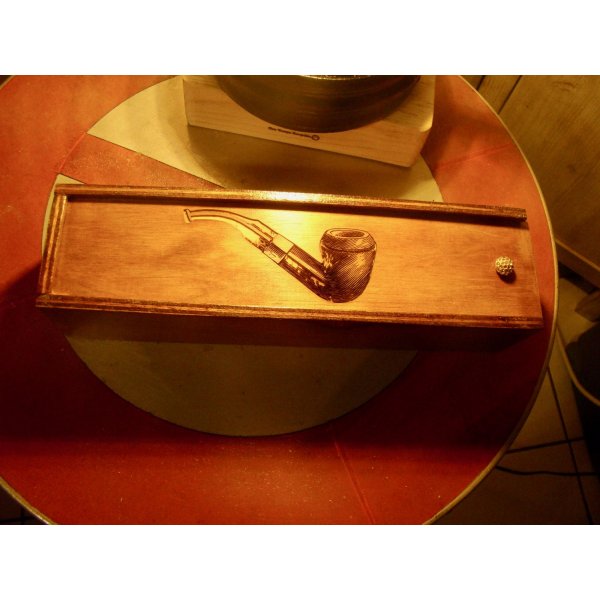 Vintage pijpenkist met pijp