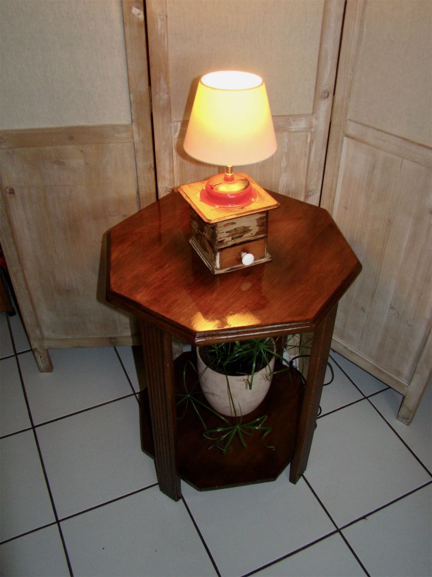 Antieke koffiemolen lamp rood 