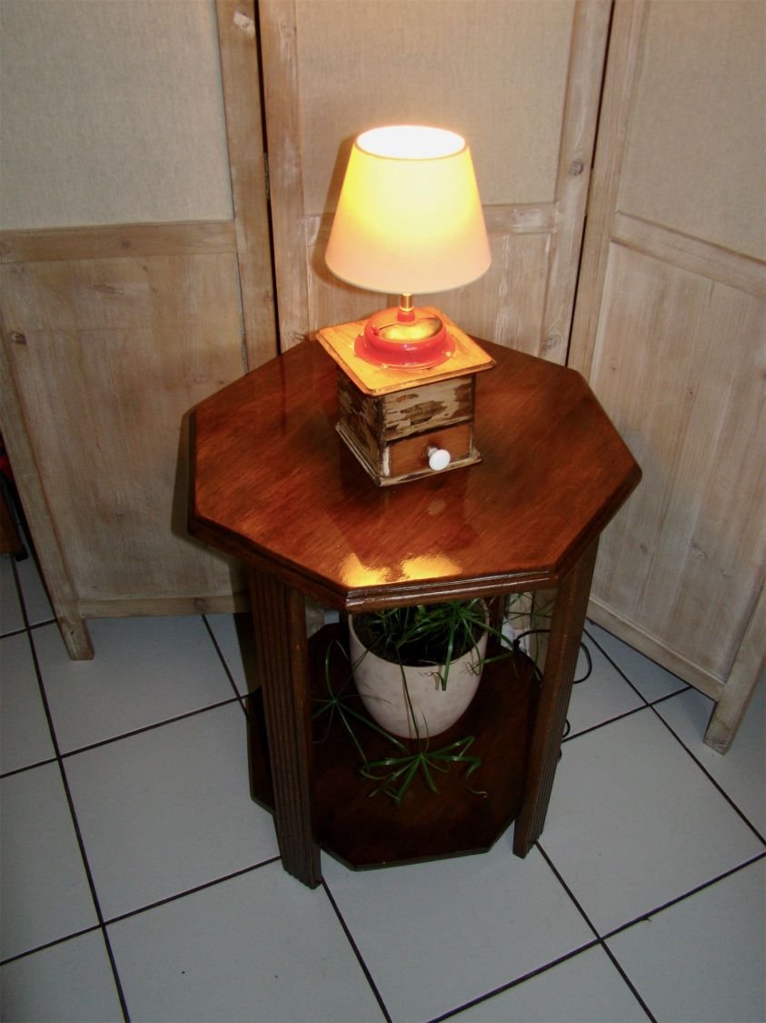 Antieke koffiemolen lamp rood 