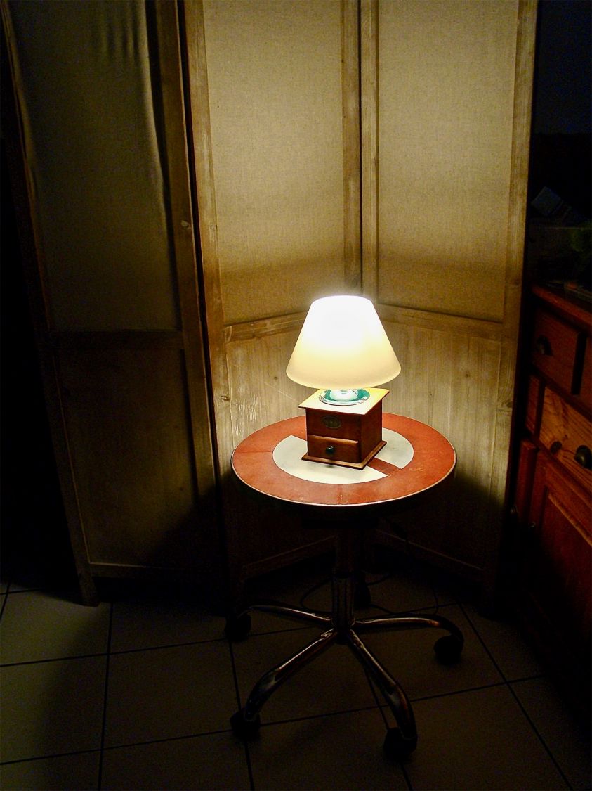 Oude groene koffiemolen lamp