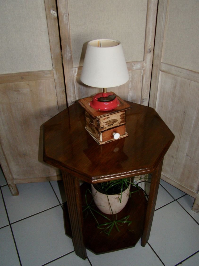 Antieke koffiemolen lamp rood 
